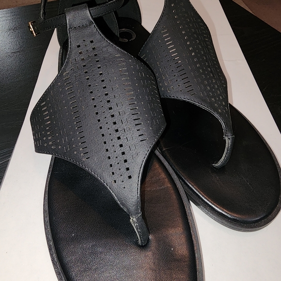 Journee Collection Sandals - Picture 3 of 5